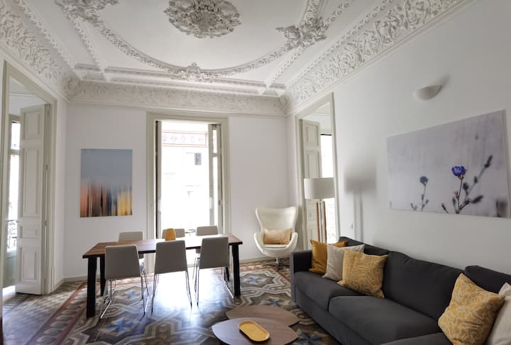 Elegant 3br + Pool, A/c & Balconies – Center Bcn - Badalona