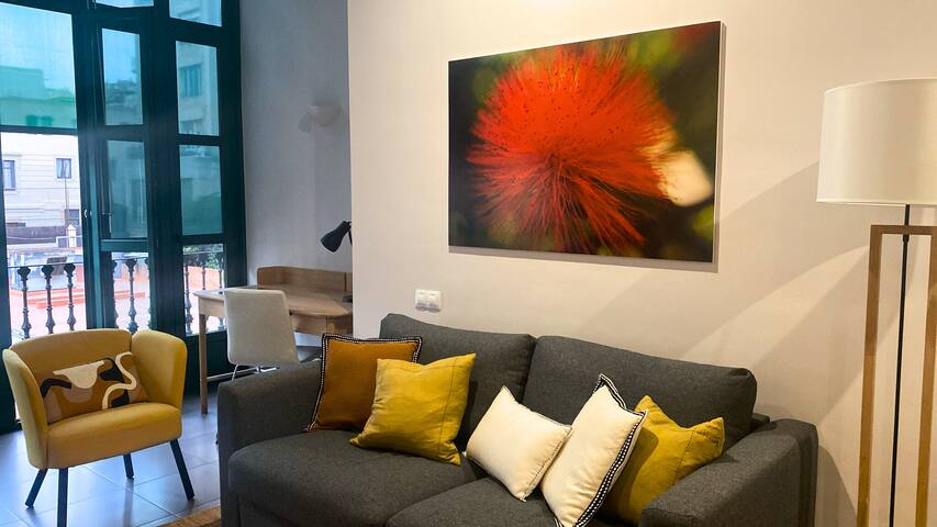 Stylish 2BR w/ Pool & A/C – Central BCN