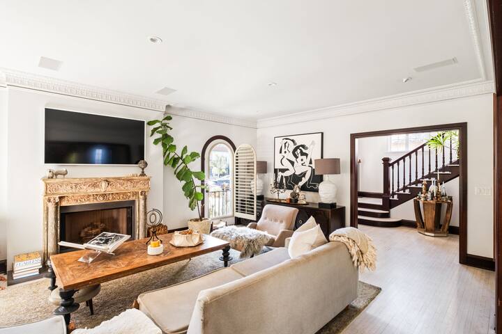 Casa De Carillo / Art & Vintage / Coastal Haven gallery image 2