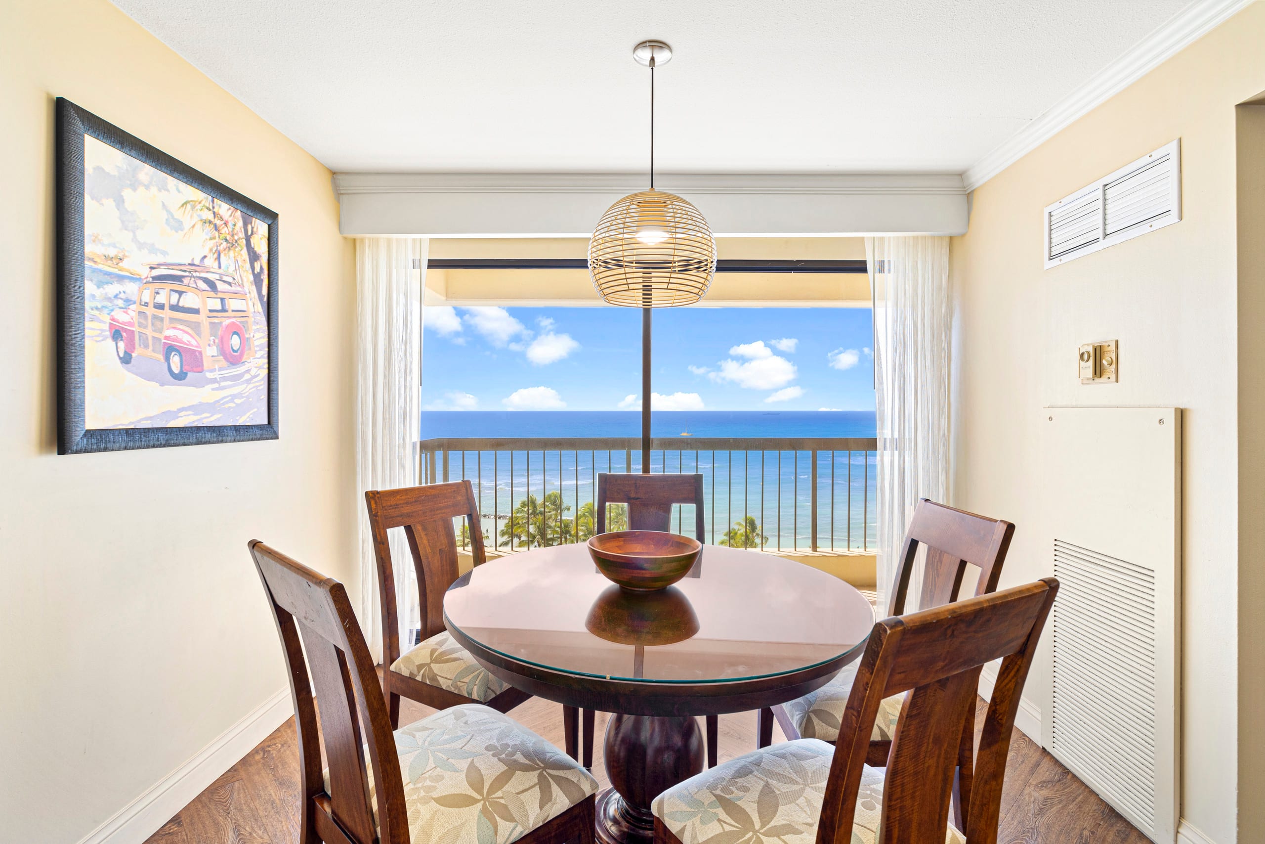 Oceanfront Condo W Free Valet Parking & Balcony - Image 34