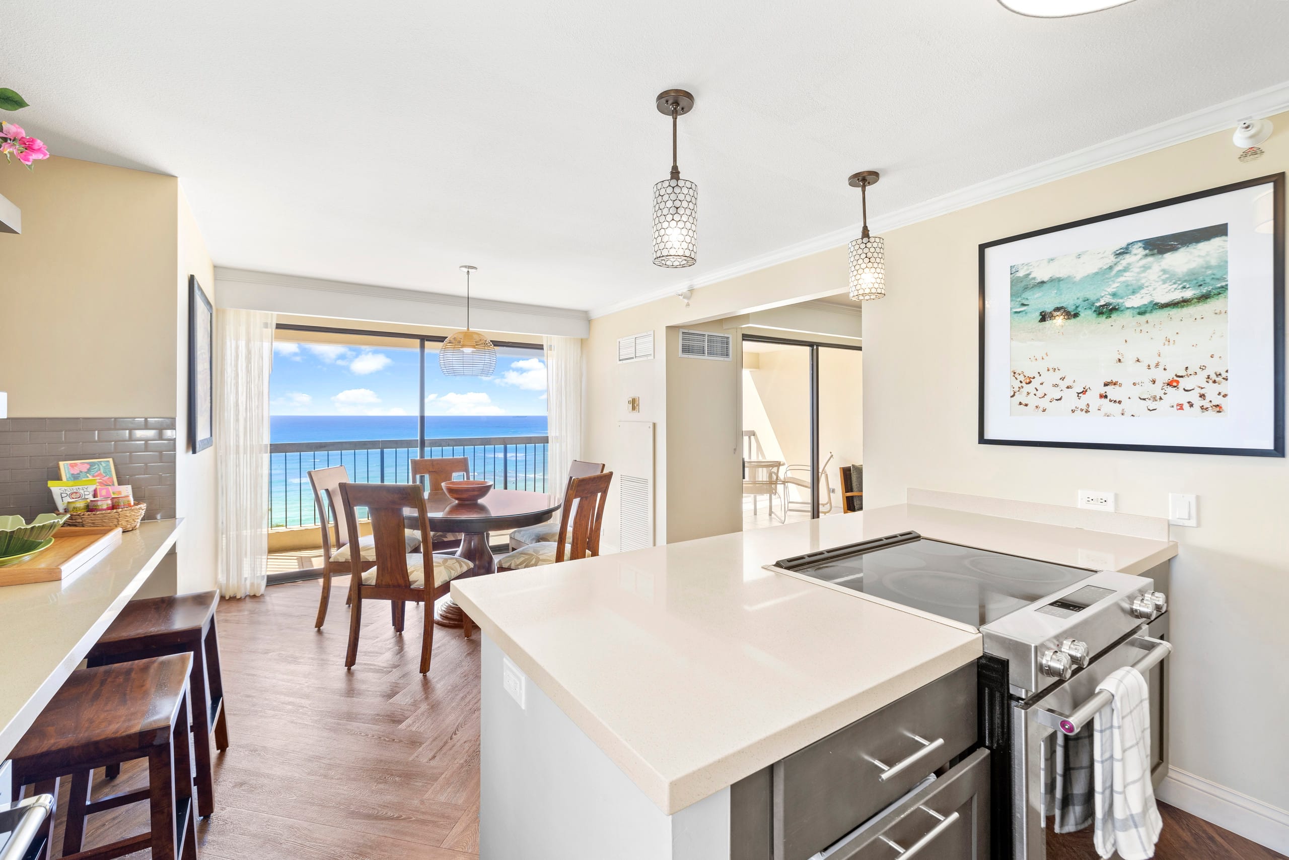 Oceanfront Condo W Free Valet Parking & Balcony - Image 35
