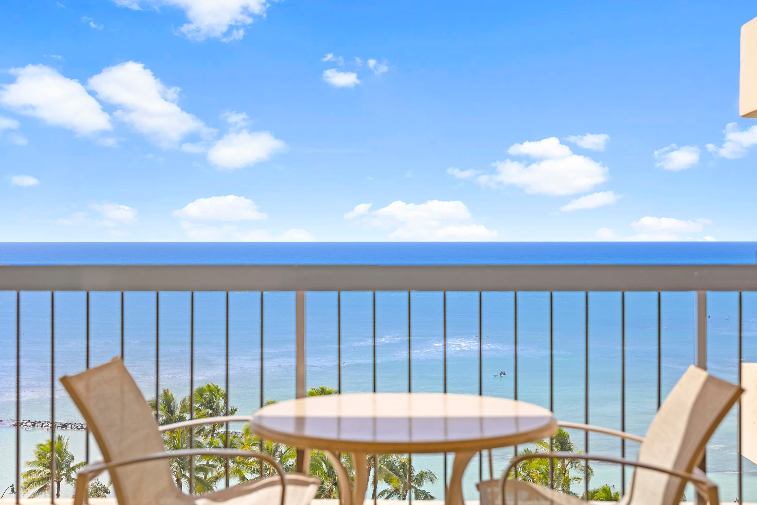 Oceanfront Condo W Free Valet Parking & Balcony - Image 38