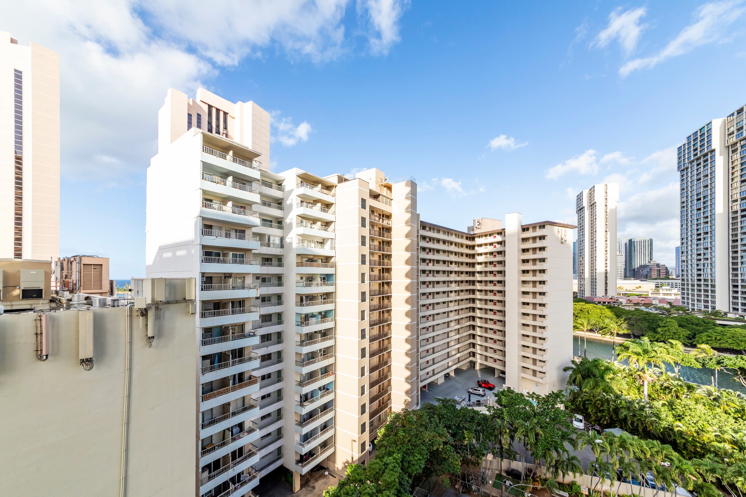Condo in Honolulu · ★4.76 · 1 bedroom · 1 bed · 1 bath - Image 23