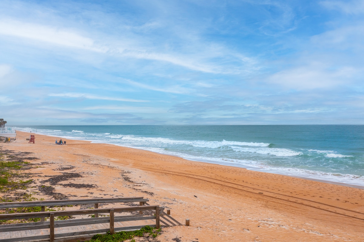 TopFLR-Oceanfront Bldg, Pool, Views & Gear