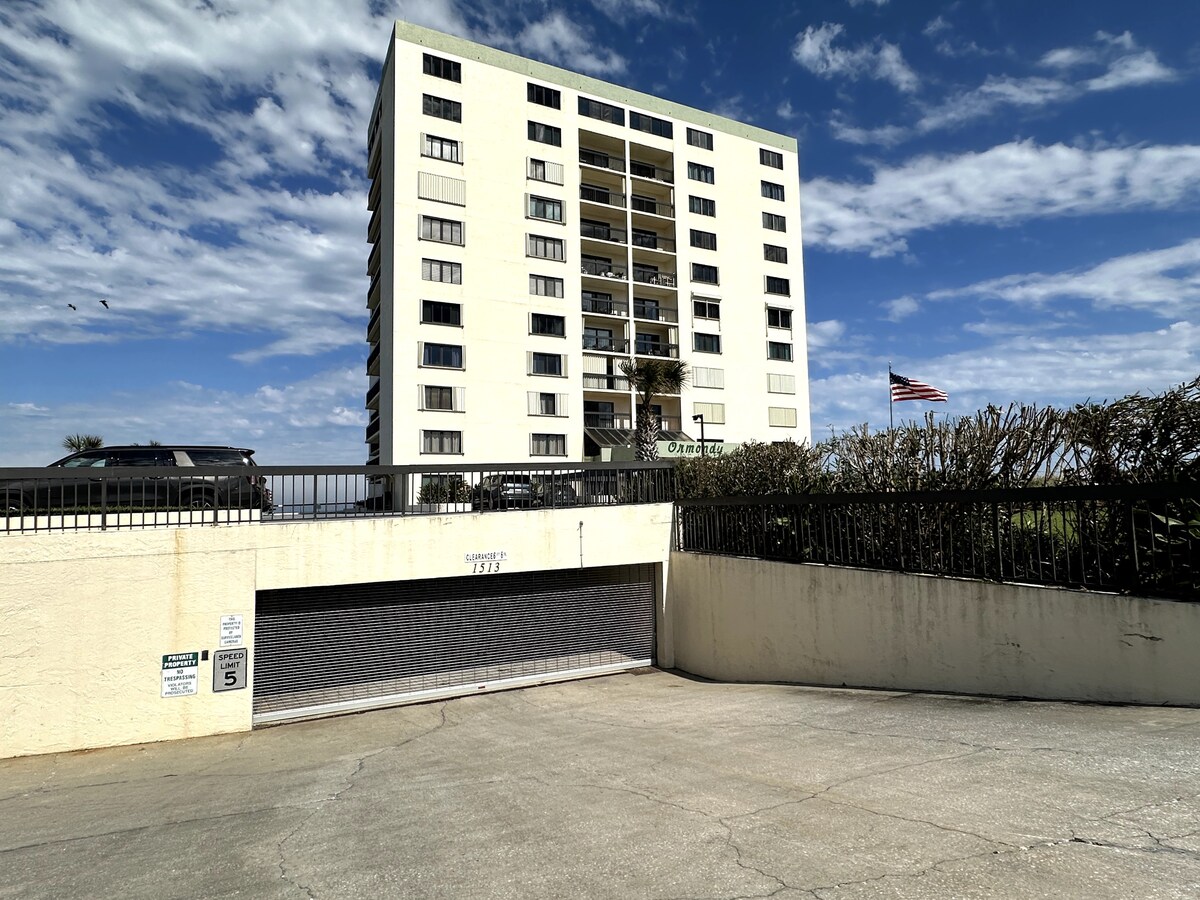 TopFLR-Oceanfront Bldg, Pool, Views & Gear