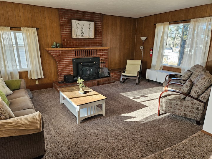 The Peaceful Pad: Family & Pet Friendly 4 Bed Home - Winnemucca, NV