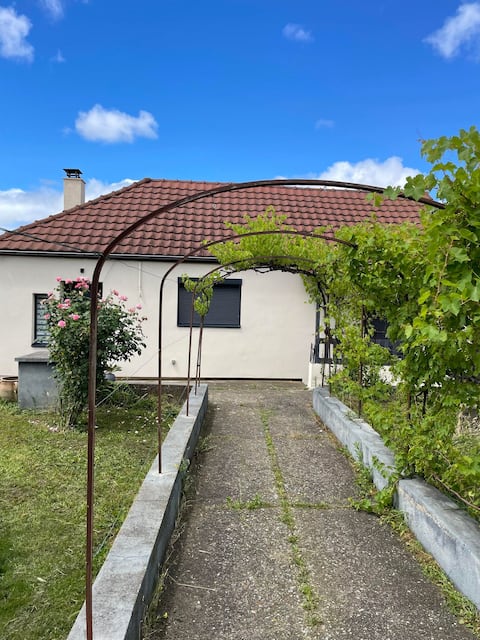 Renovated house - 3 bedrooms - Garden & parking - Near Clermont