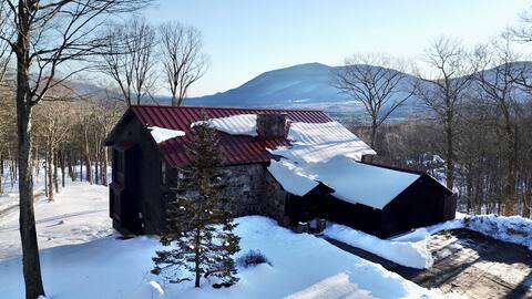 Mountain Views * Secluded * Modern
