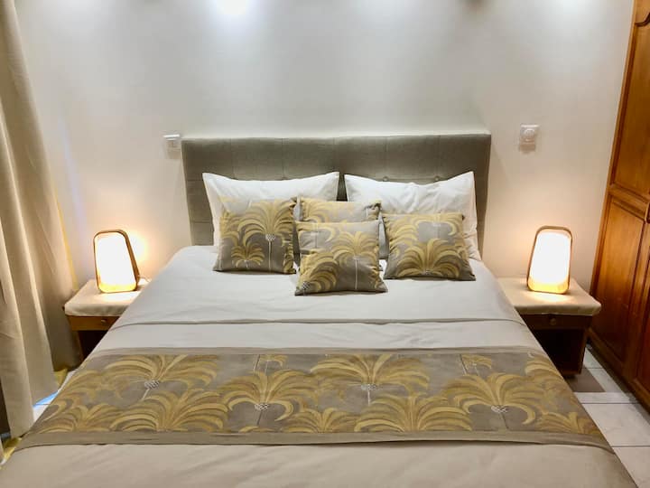 Нов ортопедичен матрак Moerani 160x200 и климатизирана спалня, за да направите нощите си удобни и незабравими.