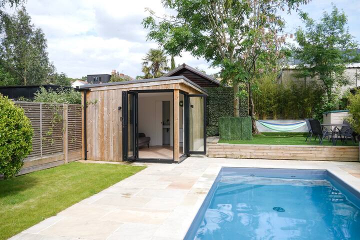 Spacious Family House with Pool in Dulwich gallery image 3
