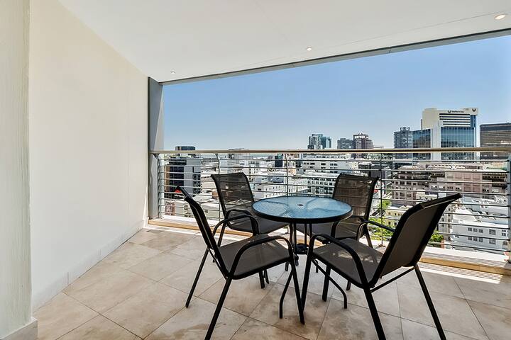 Penthouse CBD Lux 2BED ensuite with Harbour views gallery image 3