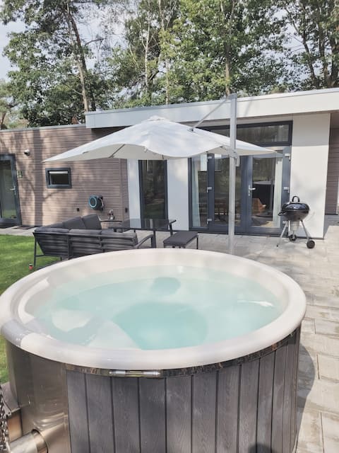 Sallands Chalet with Wood-fired Hot Tub and Sauna