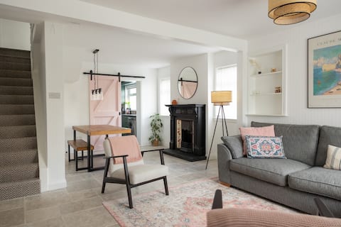 Top performing Airbnb: Dunluce Cottage - Coastal Haven in Portrush