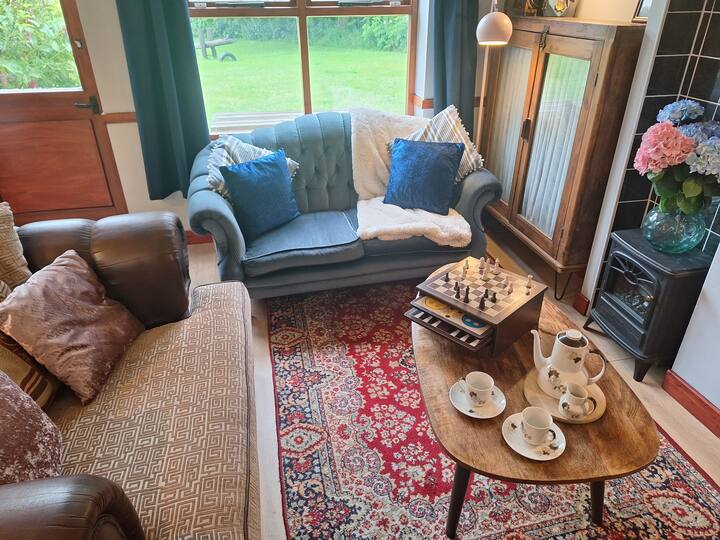Cosy 2 Bedroom River/coastal Retreat. Heated Pool. - Sandsend