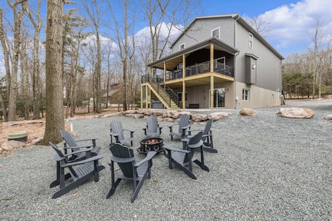 New Luxe! 8BR, 9BA, Sleeps 32, EV Charger