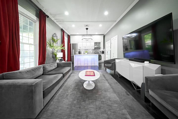 Grand Luxury Estate Downtown