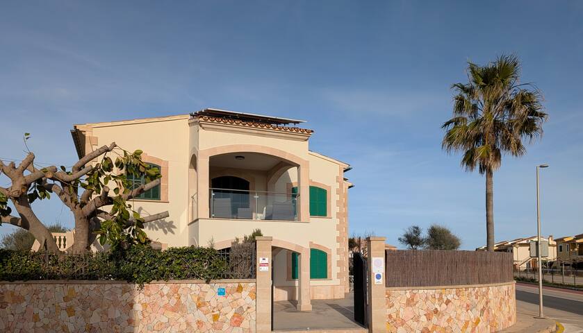 Mallorca Finca mit Pool direkt am Meer Es Trenc gallery image 2