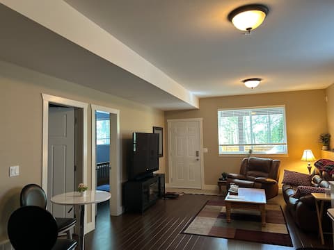 Albion Escape - 1 Bedroom Suite w Private Entrance