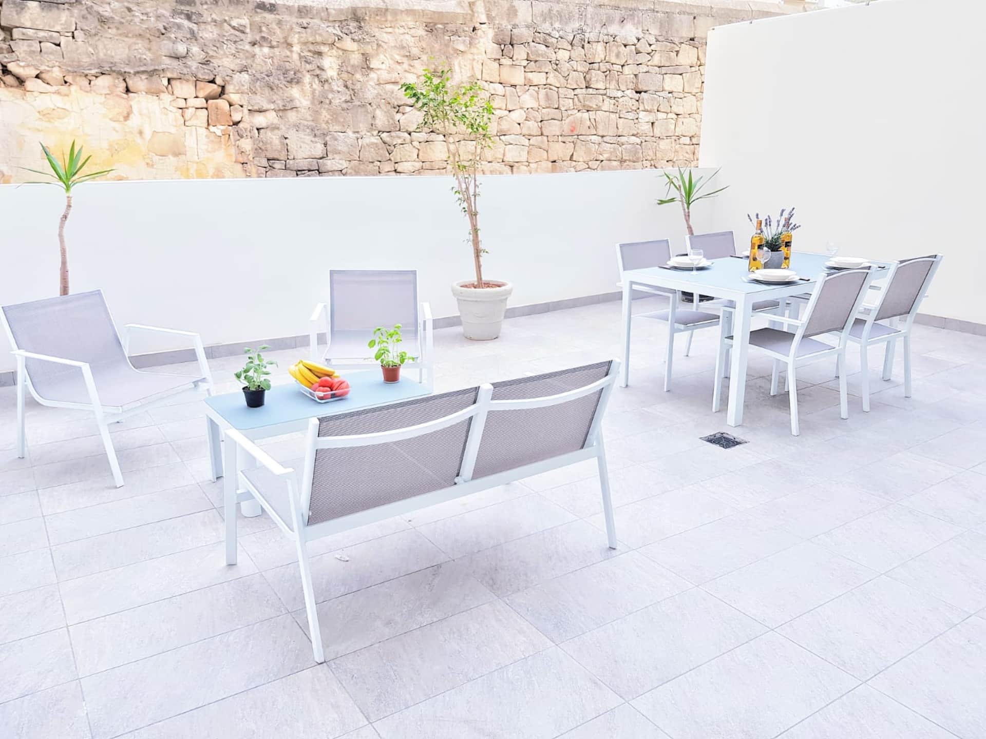 Beautiful Terrace ~ Modern ~ Walk To Sea! N111