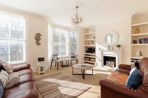 Restful family seaside retreat minutes from beach