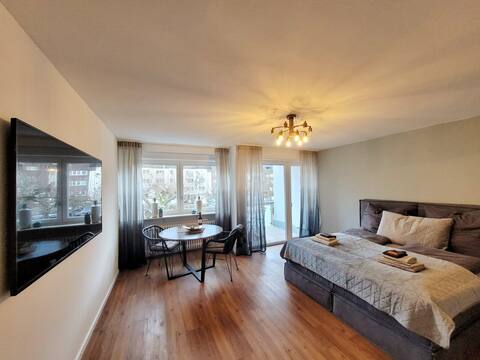 Central. Stylish. With balcony at the castle in SB!