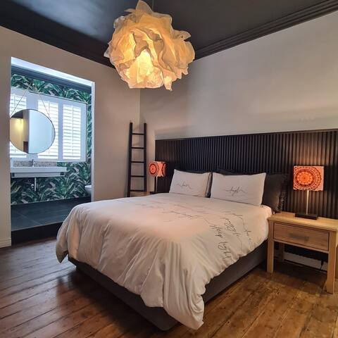 Green Point Gem w/ Private Pool gallery image 3