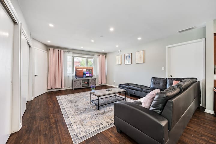 Your Accessible Family Getaway: 3-bed Ground Level - Cicero, IL