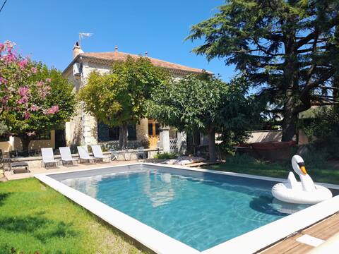 Charming house, pool and hot tub