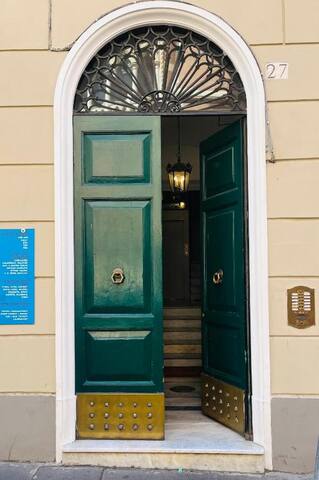 Via Napoli Apartment, Rome [Central, Repubblica] gallery image 3