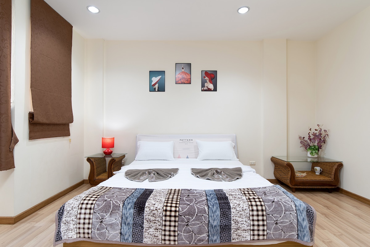 السرير في هذا المسكن هو سرير بمقاس كبير