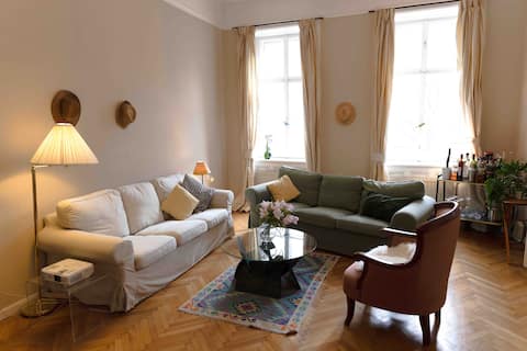 Beliebte Airbnb-Anzeige: Vienna old building | Central near Volkstheater | 165 m² in Neubau