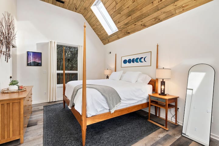 The upstairs is dedicated to the Primary Suite. 14 foot ceilings, skylights, private bathroom, seating area and walk out deck.