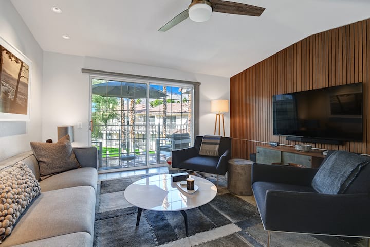 Modern Condo With Mountain View - 7 Day Minimum - Palm Springs, CA