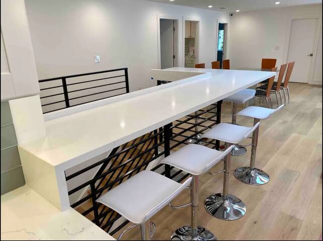 Group Retreat Villa, Walk Downtown gallery image 3