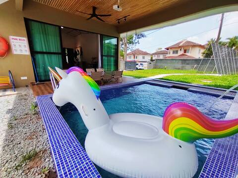 Luxpro Private Poolside BBQ/Karaoke 15pax