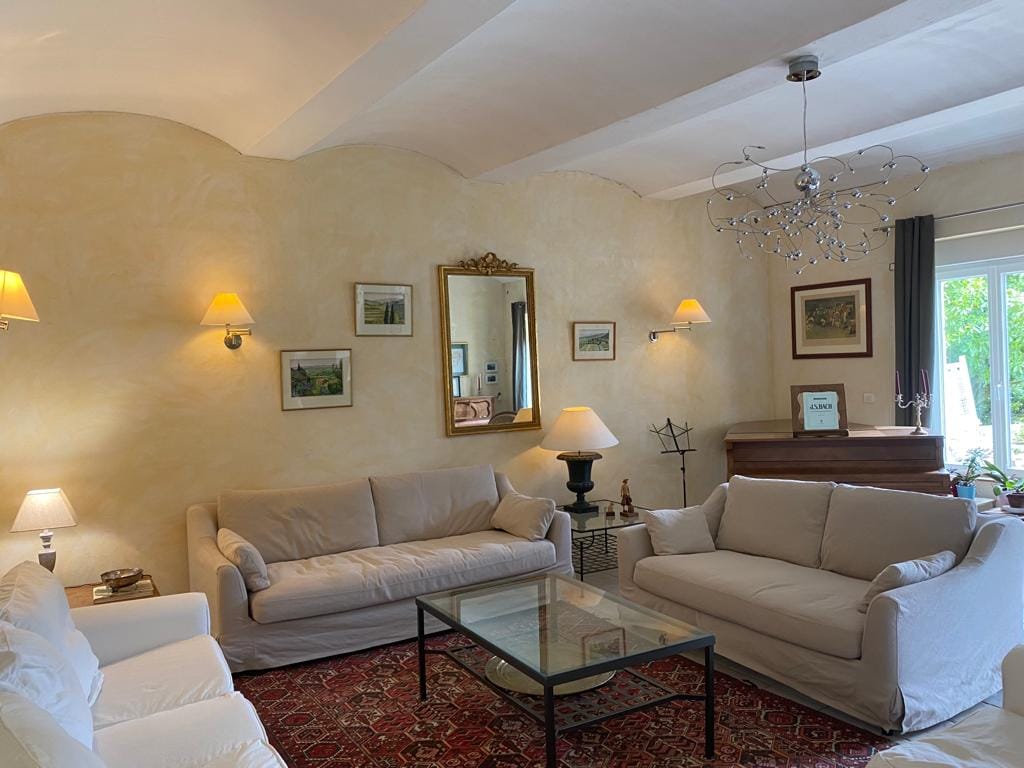 Annonce Airbnb populaire: Family home with pool à Saône Et Loire