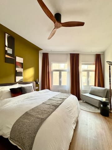 3 min walk-MEIR. Cozy 3/4BR house. gallery image 4