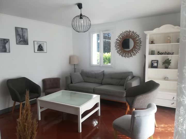 Jolie Rez-de-de Villa Avec Piscine - Corsica