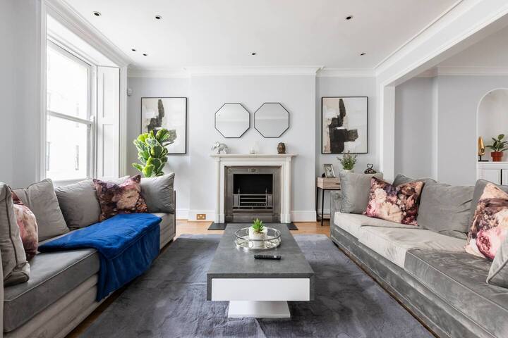 Elegantly Renovated Designer Masion – Sleeps 12 gallery image 3