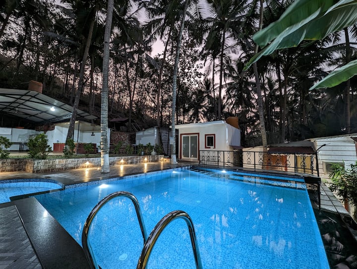 Cozy Villa With Swimming Pool - Goa