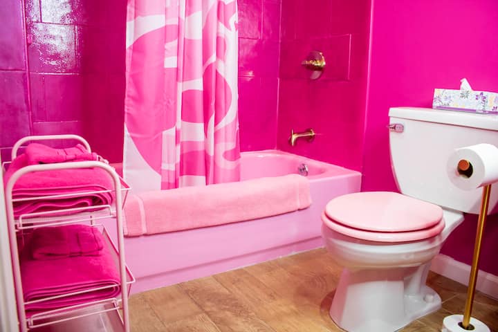The Pink Speakeasy Suite - 20 mins to NYC - Apartments for Rent in