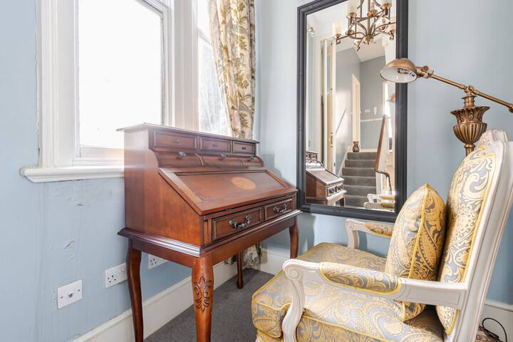 Royal Belgravia Entire Mansion – Sleeps 12 gallery image 5