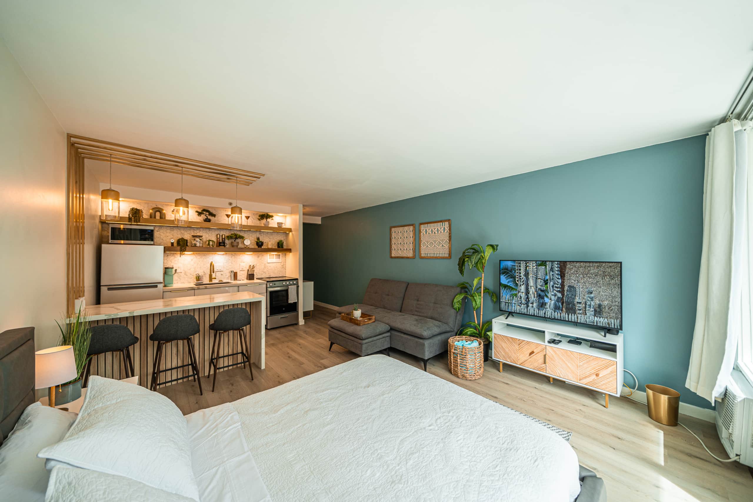 Condo in Honolulu · ★4.92 · Studio · 2 beds · 1 private bath - Image 7