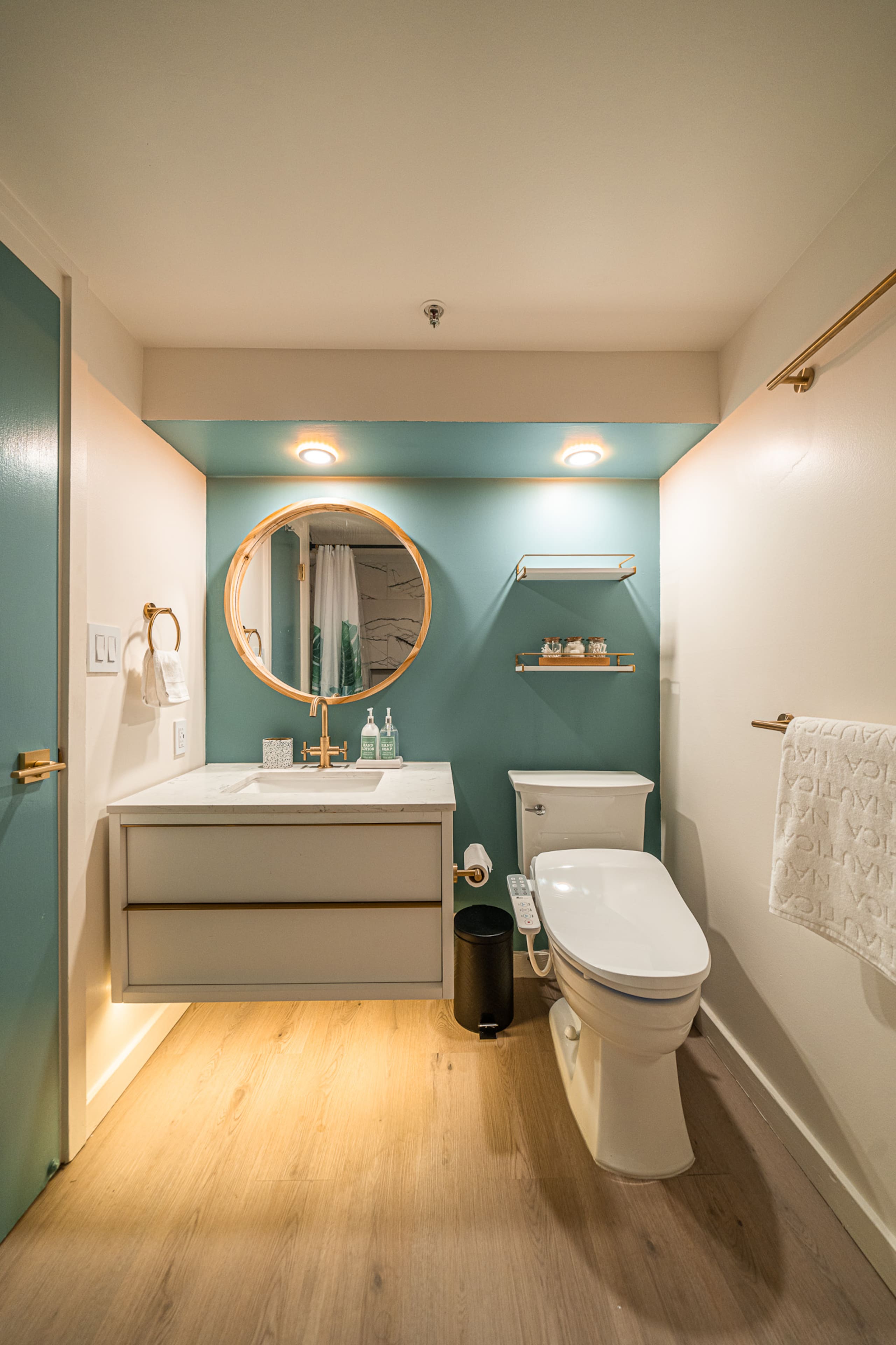 Condo in Honolulu · ★4.92 · Studio · 2 beds · 1 private bath - Image 16
