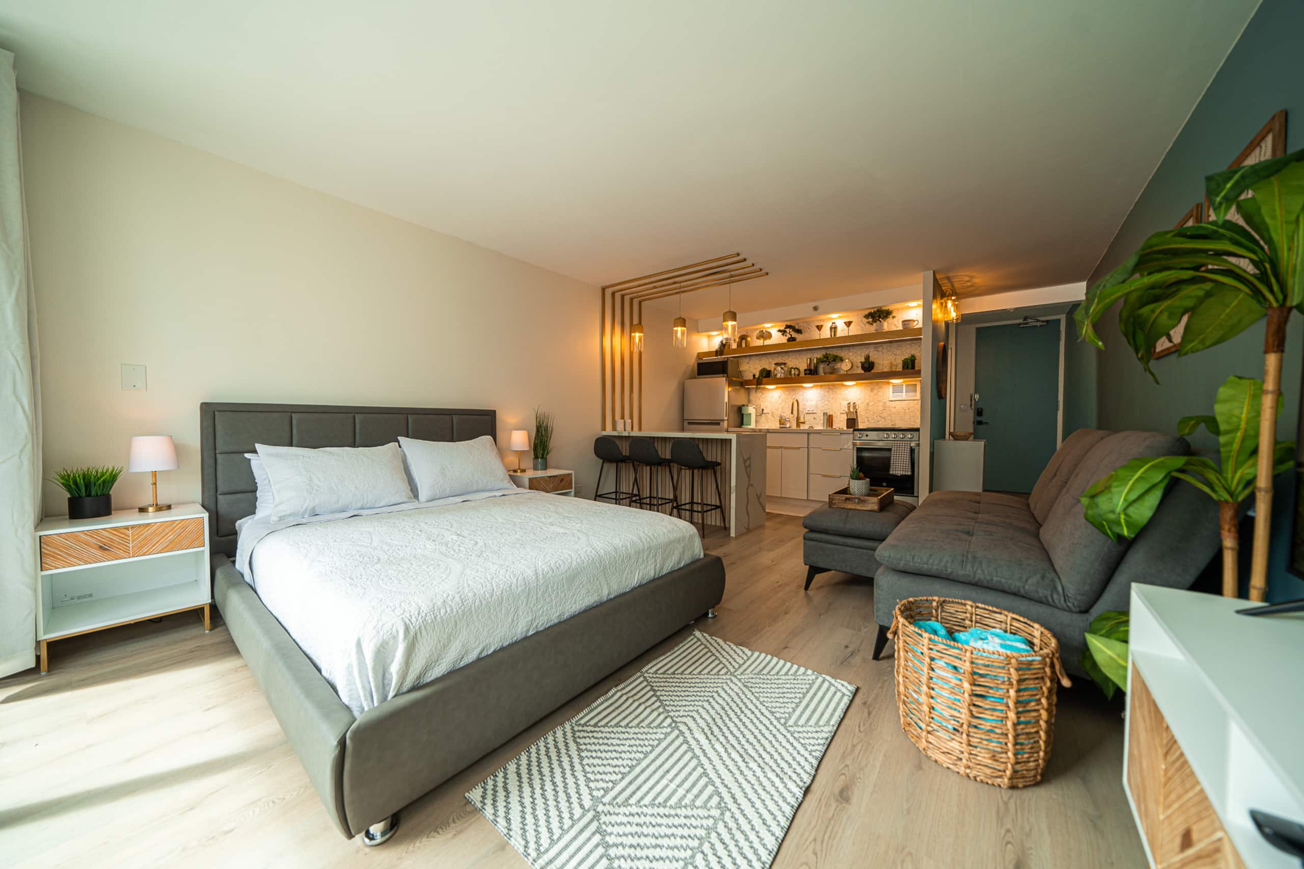 Condo in Honolulu · ★4.92 · Studio · 2 beds · 1 private bath - Image 2