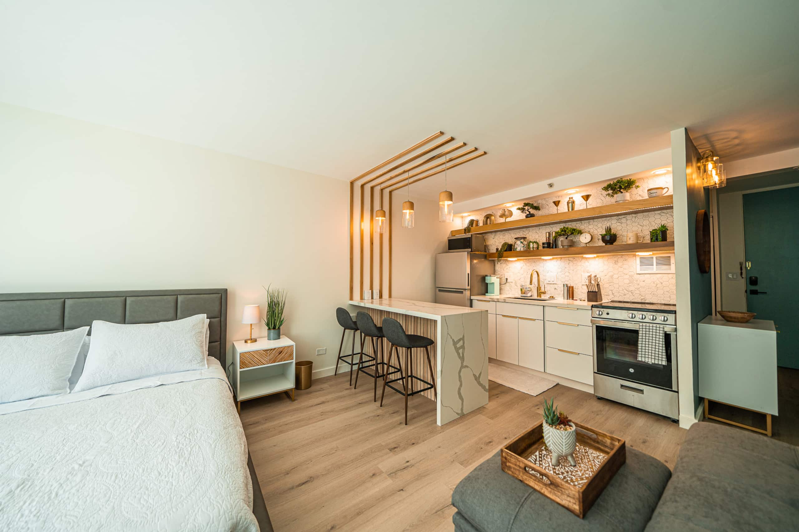 Condo in Honolulu · ★4.92 · Studio · 2 beds · 1 private bath - Image 5