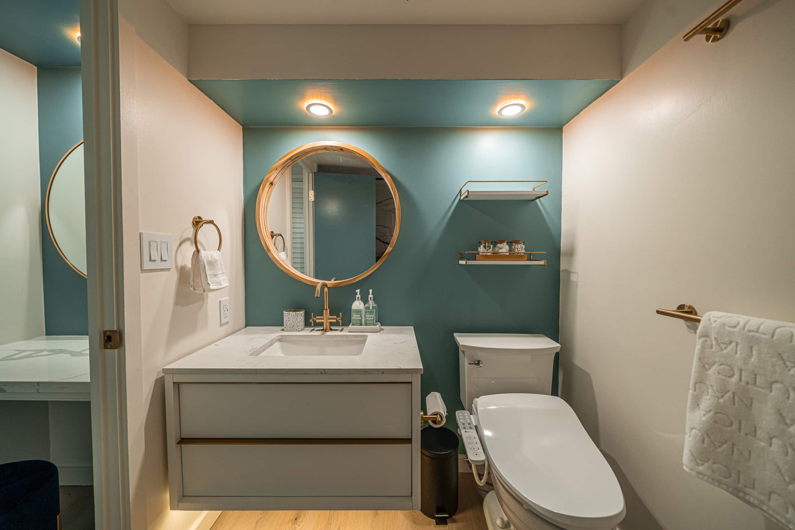 Condo in Honolulu · ★4.92 · Studio · 2 beds · 1 private bath - Image 15