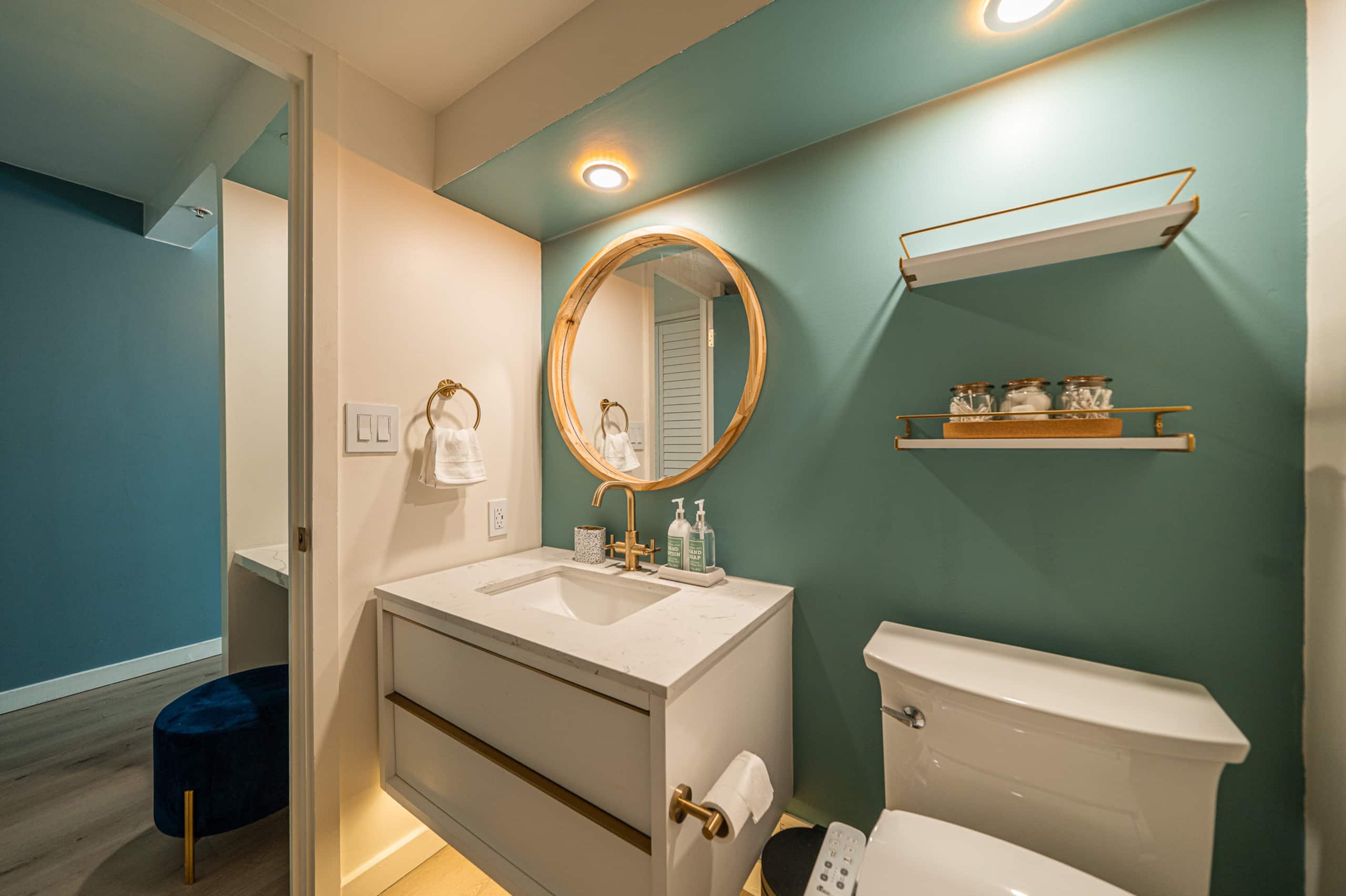 Condo in Honolulu · ★4.92 · Studio · 2 beds · 1 private bath - Image 19