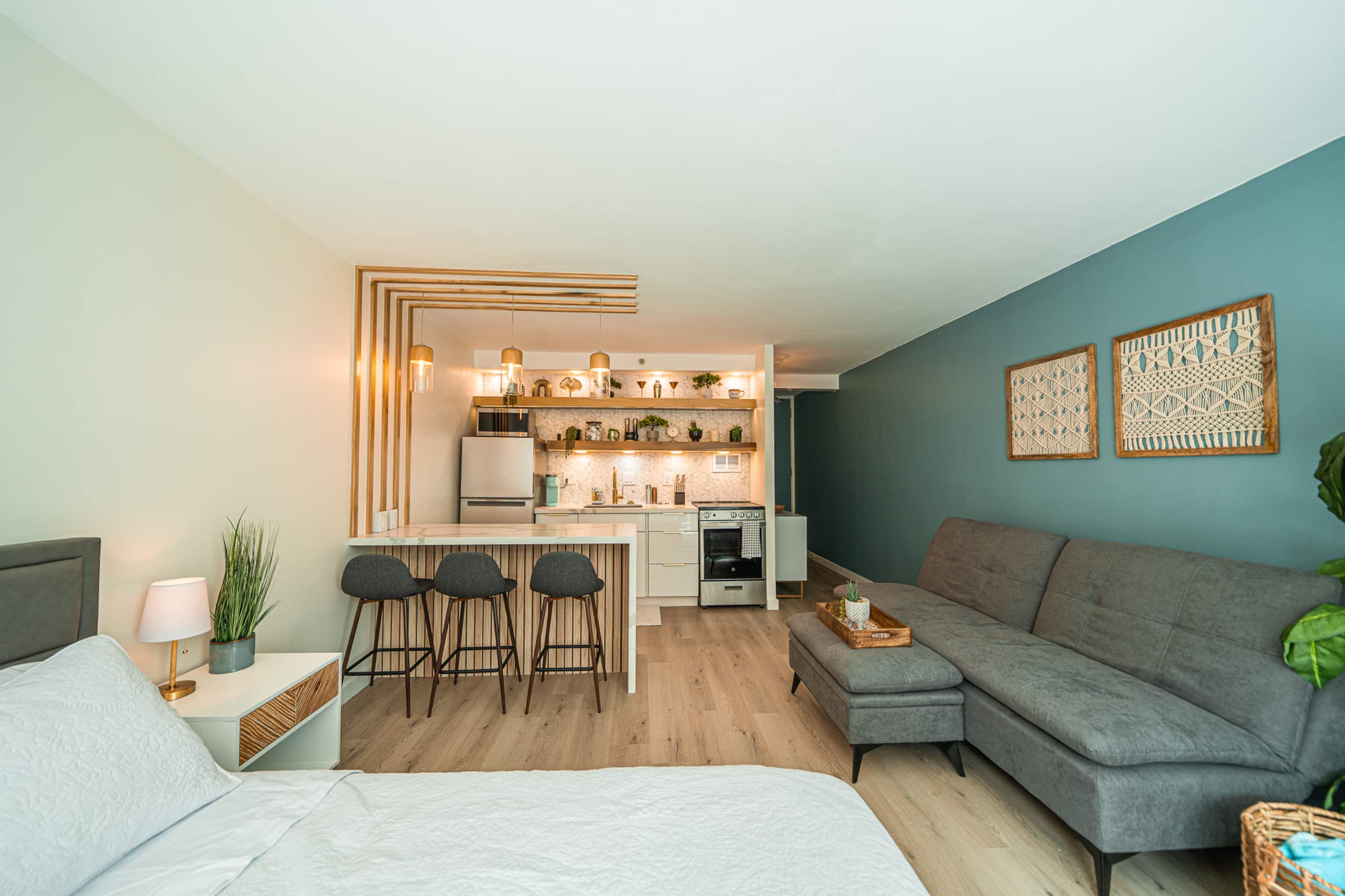 Condo in Honolulu · ★4.92 · Studio · 2 beds · 1 private bath - Image 3