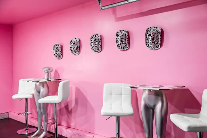 The Bachelorette Paradise II 15 Mins to The Strip gallery image 3